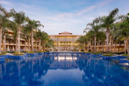 Dusit Thani LakeView Cairo - Best Hotels with Airport Shuttle Service in Egypt