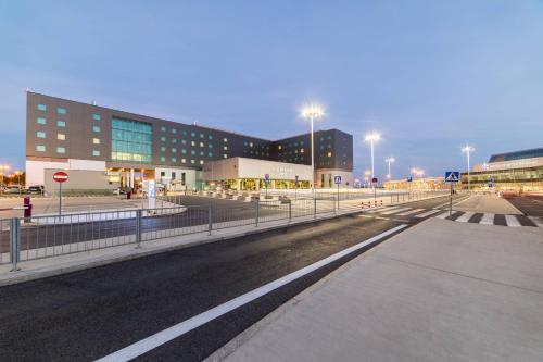 Courtyard by Marriott Warsaw Airport - Best Marriott International Hotels in Poland