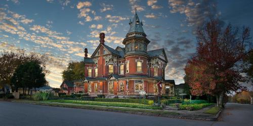 The Empress of Little Rock - Best Hotels in Arkansas