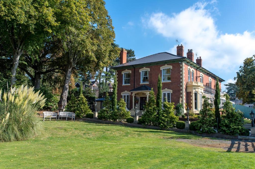 Charades Guest House - Best Hotels in Herefordshire
