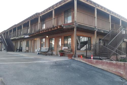 Tombstone Motel