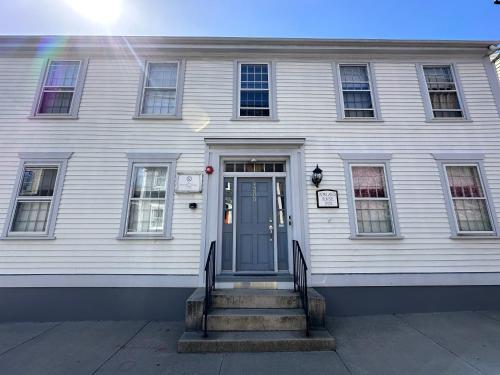 205 Spring St