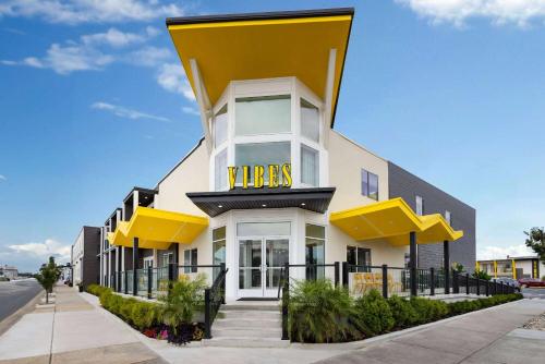 The Vibes Hotel, Trademark Collection by Wyndham