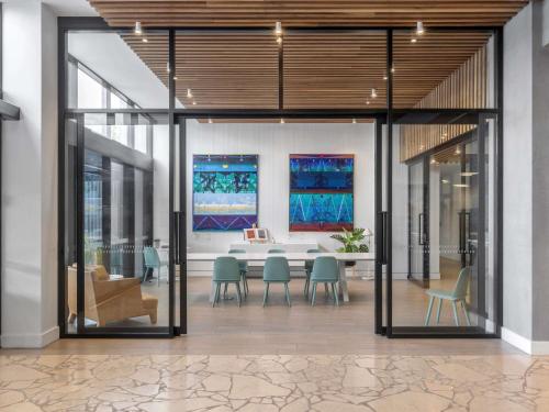 The Johnson Brisbane - Art Series - Affordable Hotels in Brisbane