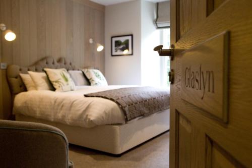 Saracens Head - Best Hotels in Wales