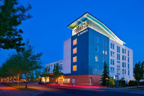 Aloft Portland Airport Hotel at Cascade Station - Best Hotels with Airport Shuttle Service in Portland, OR