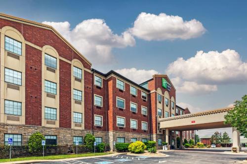 Holiday Inn Express & Suites Tulsa S Broken Arrow Hwy 51, an IHG Hotel
