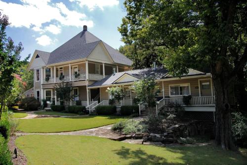Heartstone Inn - Best Hotels in Eureka Springs