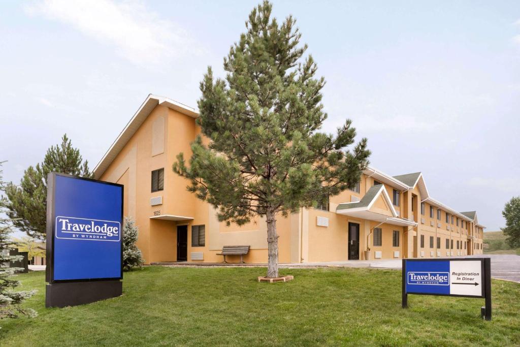 Travelodge by Wyndham Cheyenne - Best Parking Hotels in Cheyenne, WY