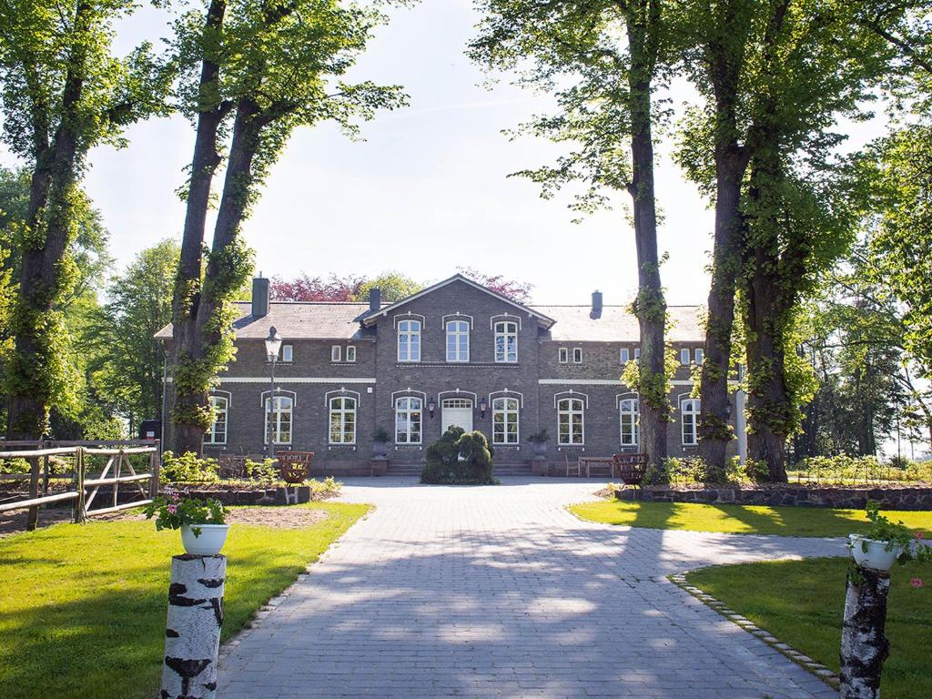 Herrenhaus Gut Neuruppersdorf - Best Hotels in Schleswig-Holstein