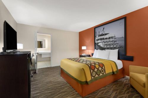 Super 8 by Wyndham New Orleans - Best Pool Hotels in New Orleans, LA