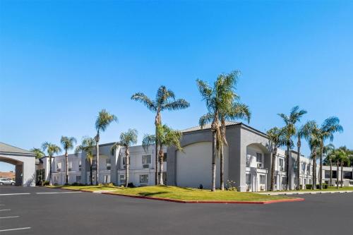 Hourglass Hotel, an Ascend Collection Hotel - Best Hotels with Free Breakfast in Bakersfield, CA