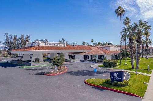 DoubleTree by Hilton Bakersfield - Best Parking Hotels in Bakersfield, CA