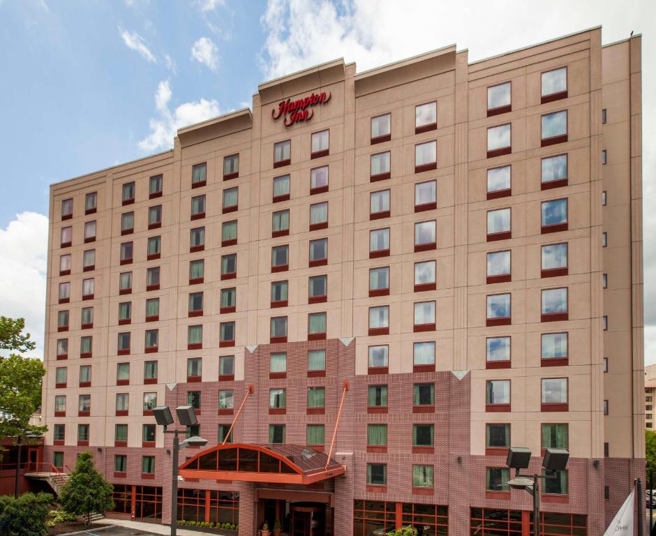 Hampton Inn New York - LaGuardia Airport - Best Hotels with Airport Shuttle Service in New York City, NY