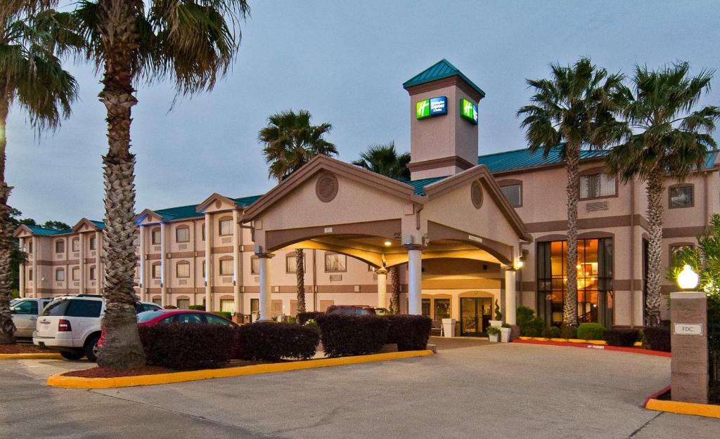 Holiday Inn Express Hotel and Suites Lake Charles by IHG - Best Hotels in Lake Charles, LA