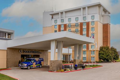 DoubleTree by Hilton Cincinnati Airport - Best Business Hotels in Kentucky