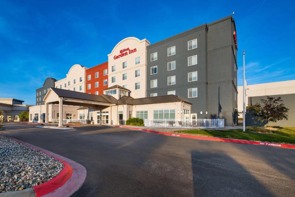 Hilton Garden Inn Omaha East/Council Bluffs - Best Parking Hotels in Omaha, NE