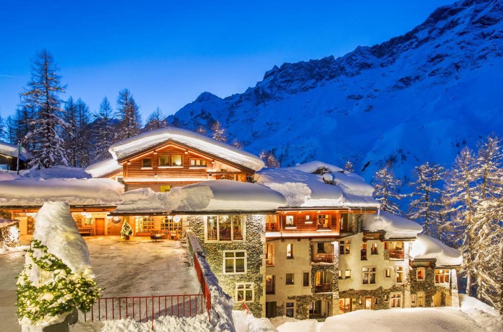 Saint Hubertus Resort - Best Hotels in Aosta Valley