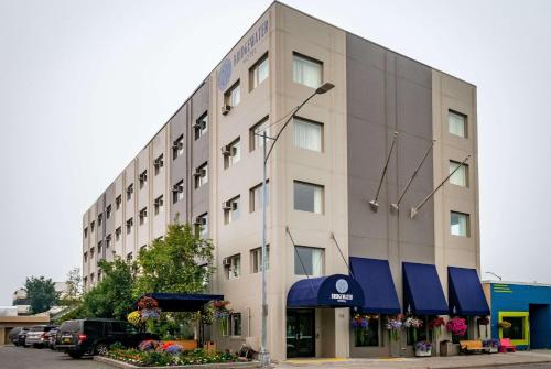 hotels with suites in Alaska