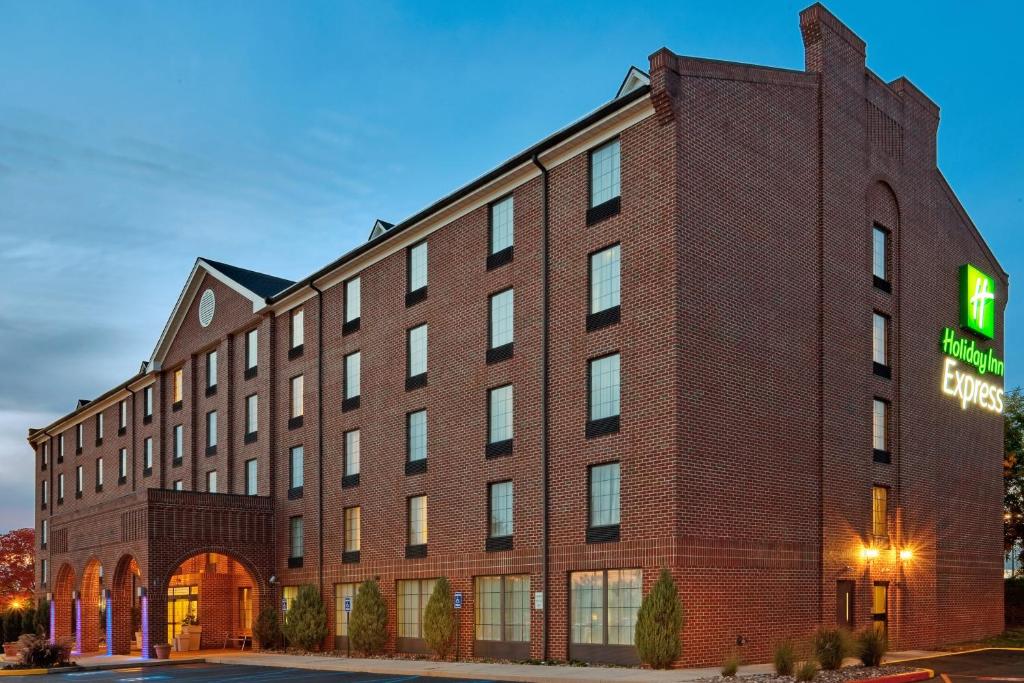 Holiday Inn Express Harrisburg East by IHG - Best Pet-Friendly Hotels in Harrisburg, PA