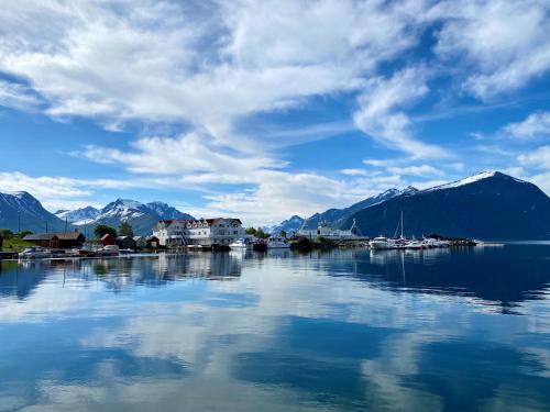 Sunde Fjord Hotel, free and easy parking - Best Hotels in Alesund