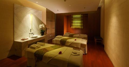 Holiday Inn Shanghai Hongqiao West by IHG - Best Hotels with Free Breakfast in Shanghai