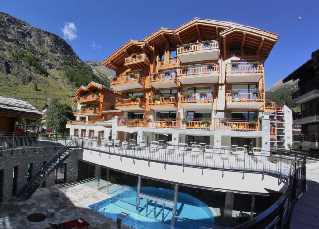 Alpenhotel Fleurs de Zermatt - Best Pool Hotels in Zermatt