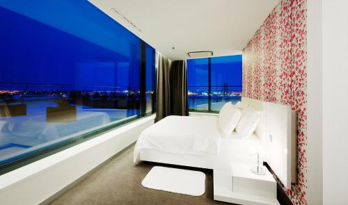 NH Bratislava Gate One - Best Pool Hotels in Slovakia