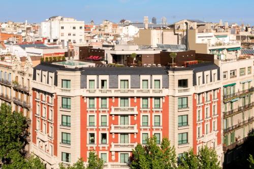 The Corner Hotel - Barcelona Hotels with Parking