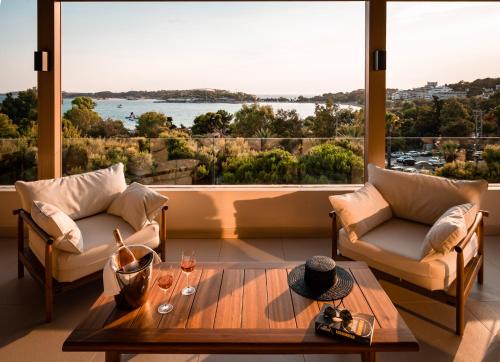 Somewhere Vouliagmeni - Athens' Best Beach Hotels