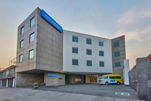 City Express by Marriott Ciudad de Mexico Aeropuerto - Best Hotels with Airport Shuttle Service in Mexico City & Central Mexico