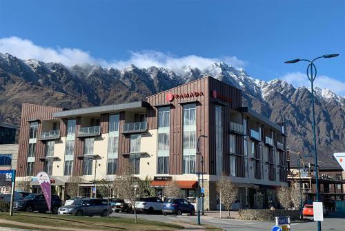 Ramada Suites by Wyndham Queenstown Remarkables Park - Best Parking Hotels in Queenstown