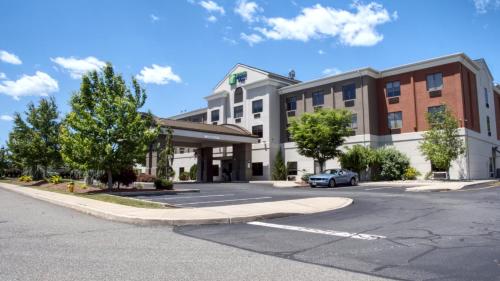 Holiday Inn Express Hotel & Suites Newton Sparta, an IHG Hotel