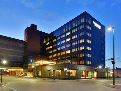 The Lismore Hotel Eau Claire - a DoubleTree by Hilton - Best DoubleTree by Hilton Hotels in Wisconsin