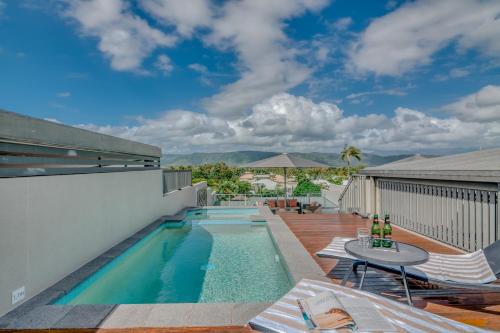 Coconut Grove - Best Hotels in Queensland
