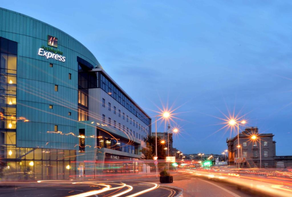 Holiday Inn Express Dundee by IHG - Best Hotels with Free Breakfast in Scottish Highlands
