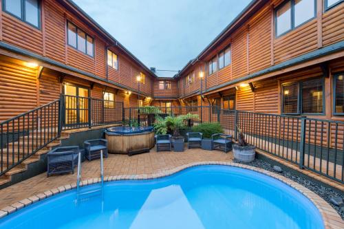 Lakefront Lodge Taupo - Best Pool Hotels in New Zealand