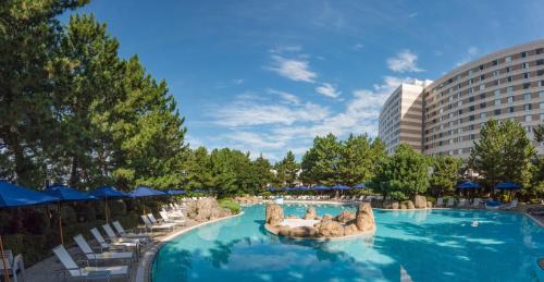 Hilton Tokyo Bay - Best Business Hotels in Tokyo
