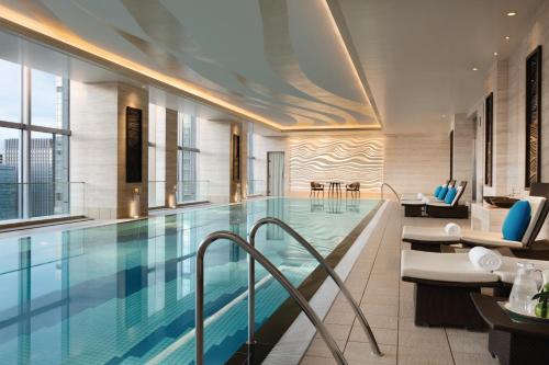 Shangri-La Tokyo - Hotels with Pools in Tokyo