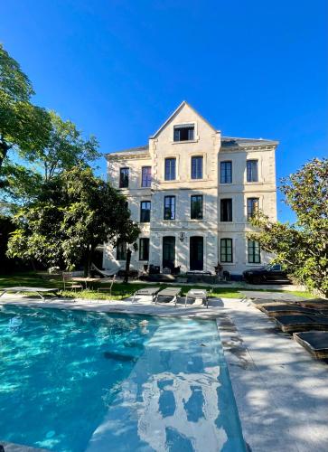 Demeure Saint Louis Historic manor, City 700m, free parking,A C,Clim,WIFI, city view, Garden - Best Hotels in Aude