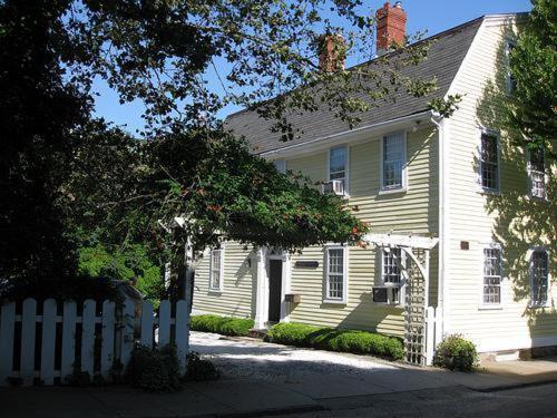 Admiral Farragut Inn - Best Hotels in Newport, RI