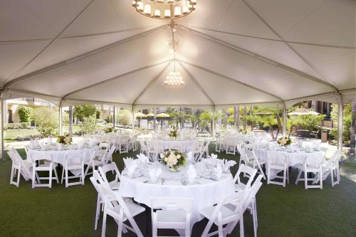 DoubleTree by Hilton Ontario Airport - Best Hotels with Airport Shuttle Service in California