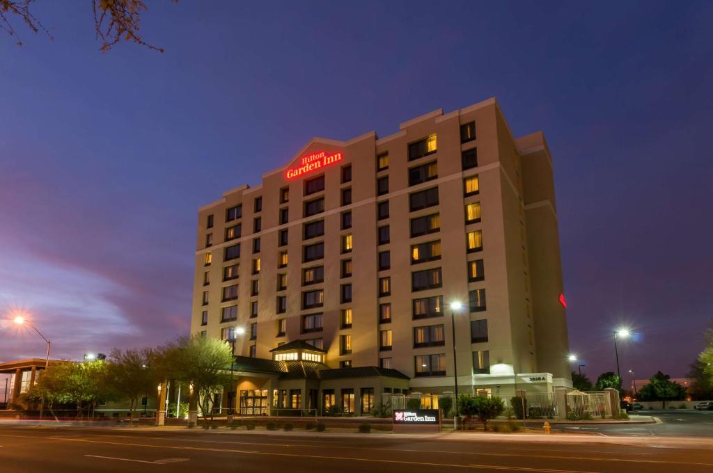 Hilton Garden Inn Phoenix Airport North - Best Hotels with Airport Shuttle Service in Phoenix, AZ