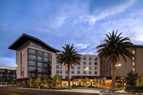 Home2 Suites By Hilton Anaheim Resort - Best Hilton Worldwide Hotels in California