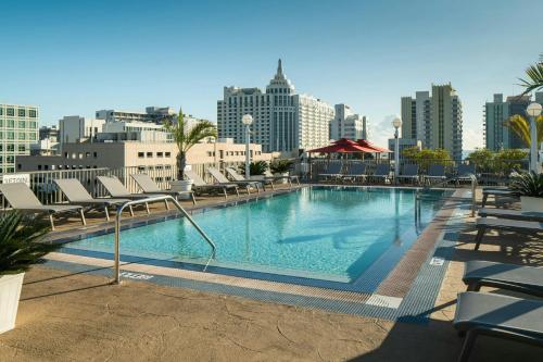 Courtyard Miami Beach South Beach - Best Pool Hotels in Miami Beach, FL