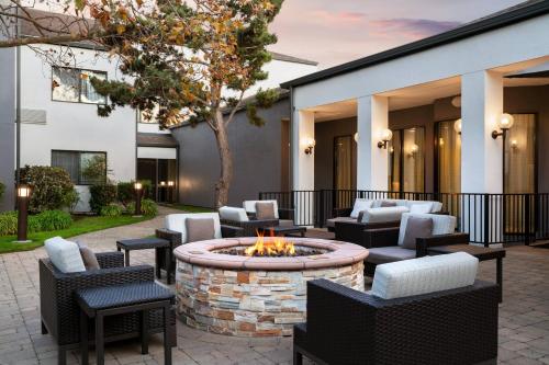 Courtyard by Marriott San Francisco Airport - Best Hotels with Airport Shuttle Service in San Francisco, CA