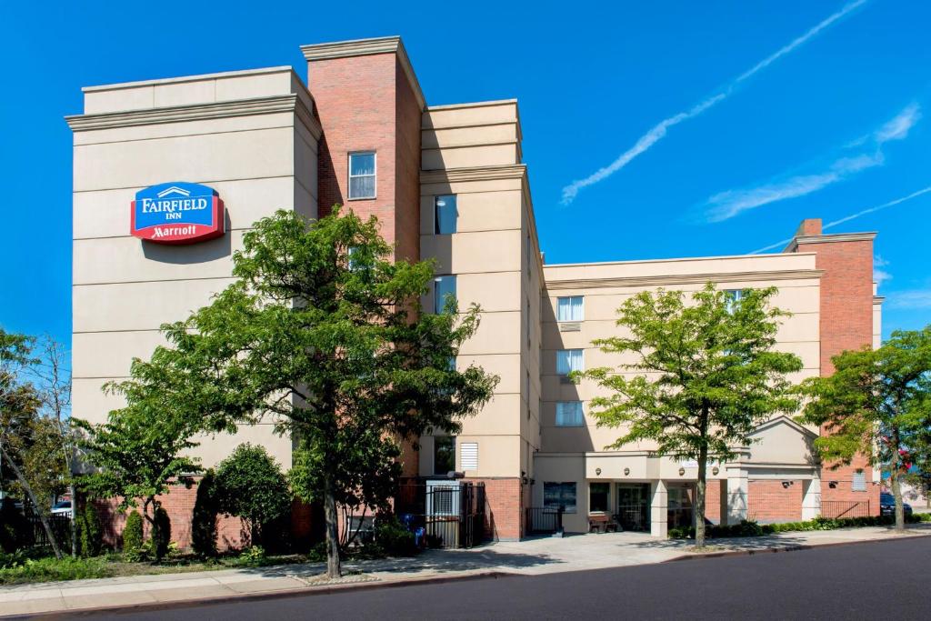 Fairfield Inn by Marriott New York LaGuardia Airport/Flushing - Best Hotels with Airport Shuttle Service in New York City, NY