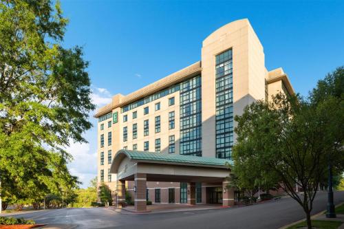 Embassy Suites by Hilton at Hot Springs Convention Center - Best Parking Hotels in Hot Springs, AR