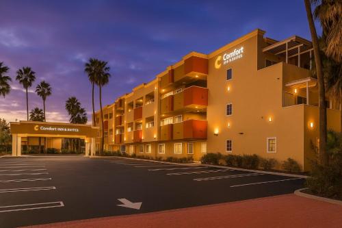 Comfort Inn & Suites Huntington Beach - Best Parking Hotels in Huntington Beach, CA