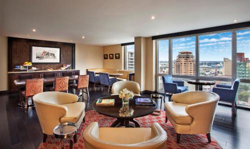 Sheraton LaGuardia East Hotel - Best Hotels with Airport Shuttle Service in New York City, NY